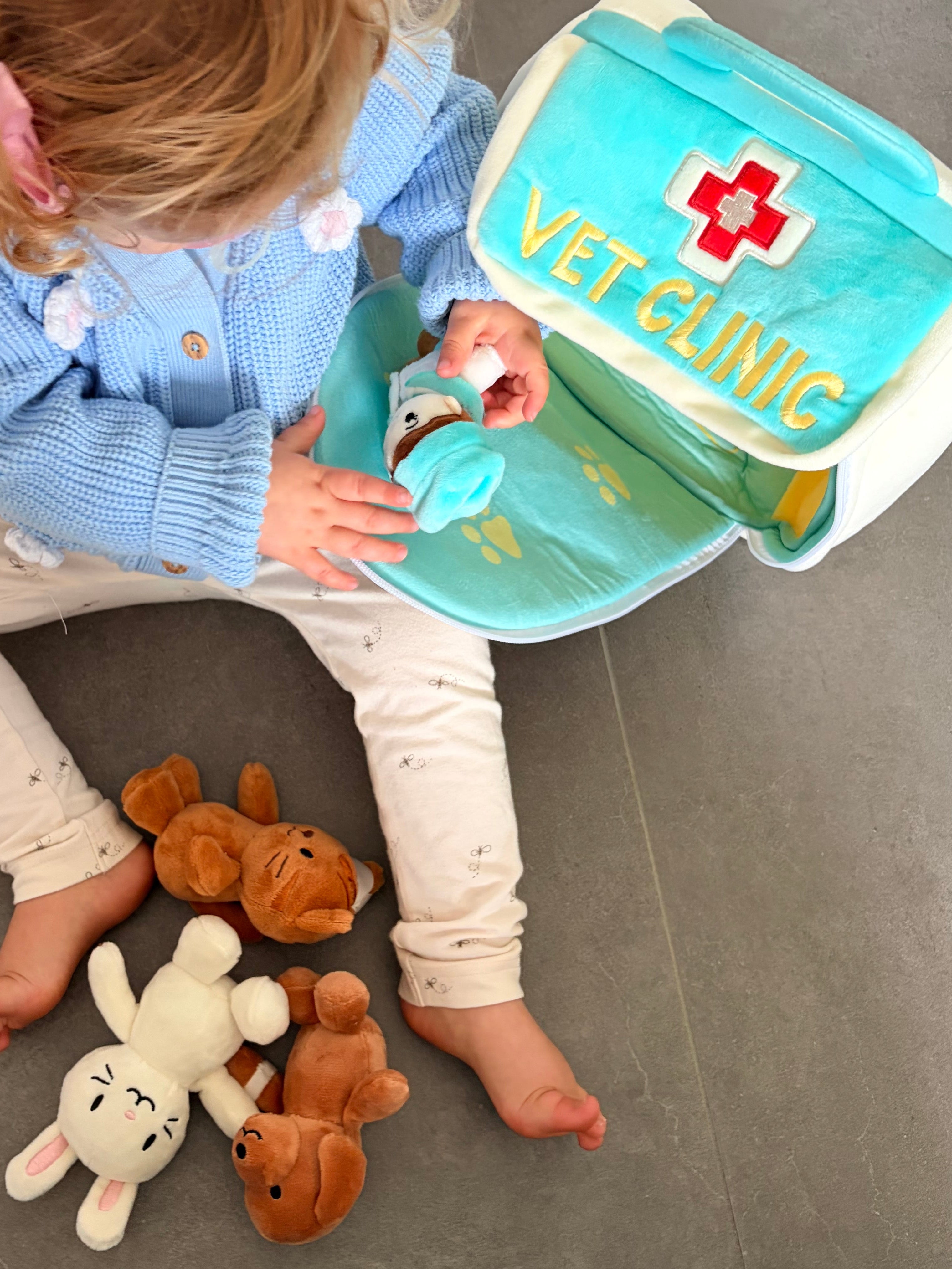 Plushy Tails Vet Clinic Playset