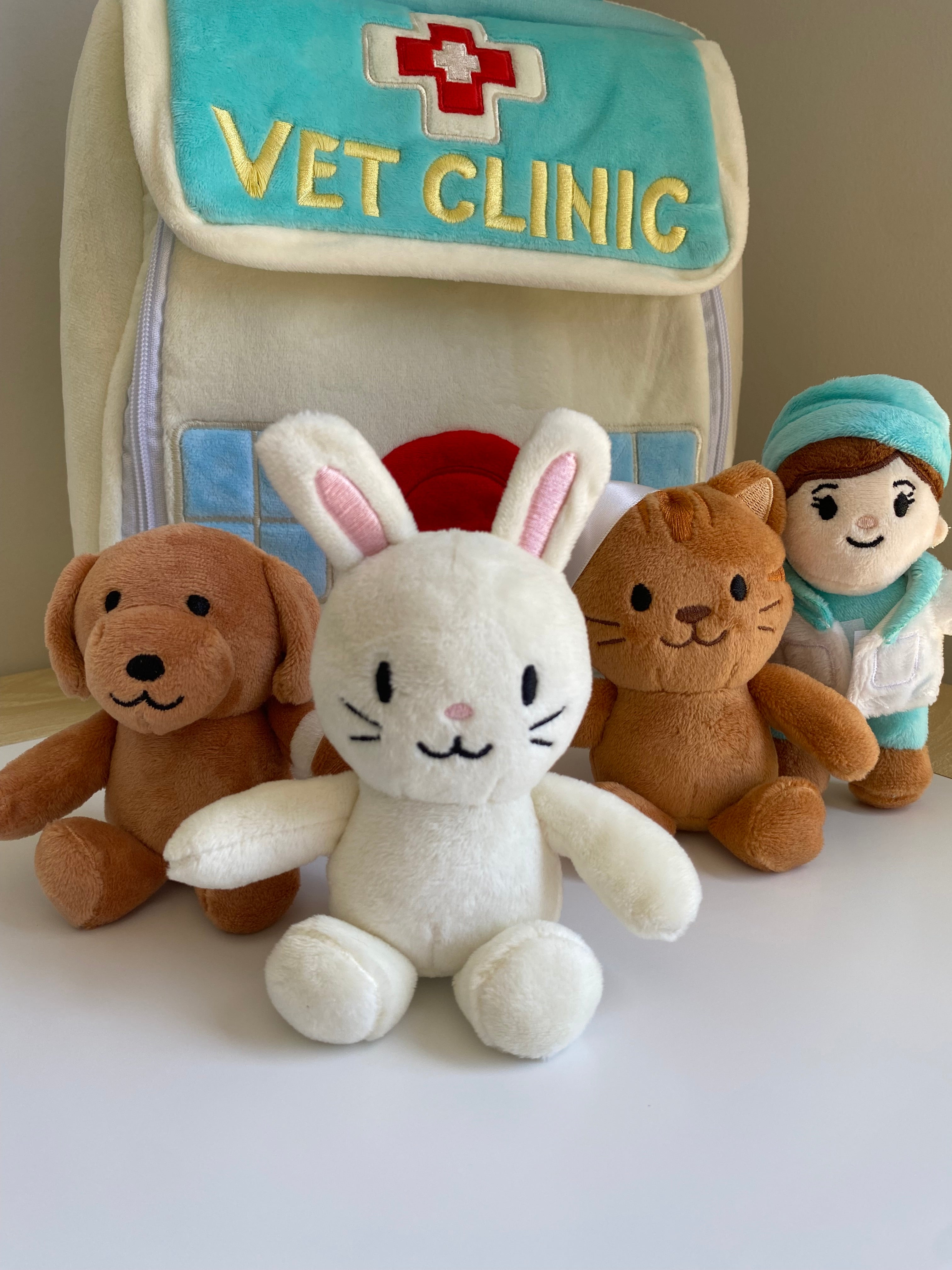 Plushy Tails Vet Clinic Playset
